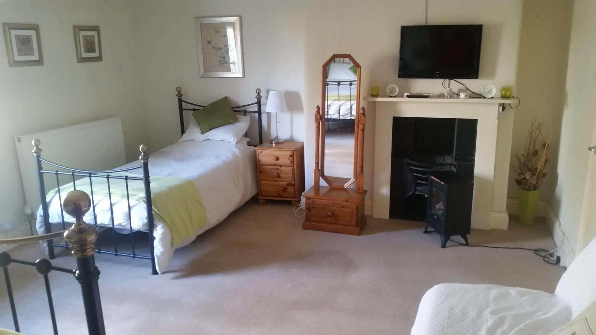 Inn The Greyhound 3*