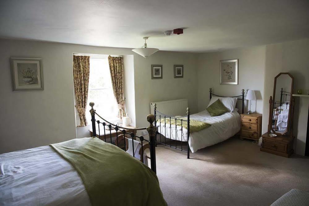 The Greyhound Inn 3*